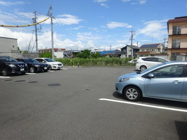 サンライズコーポ 駐車場