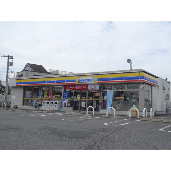 ミニストップ香良洲店：879m