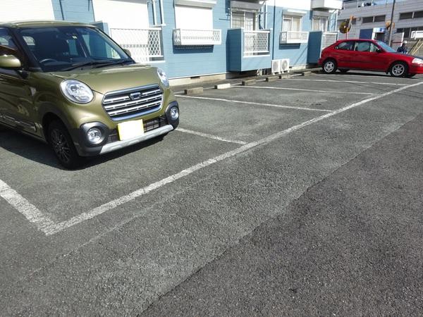 メゾンフジミズ 駐車場