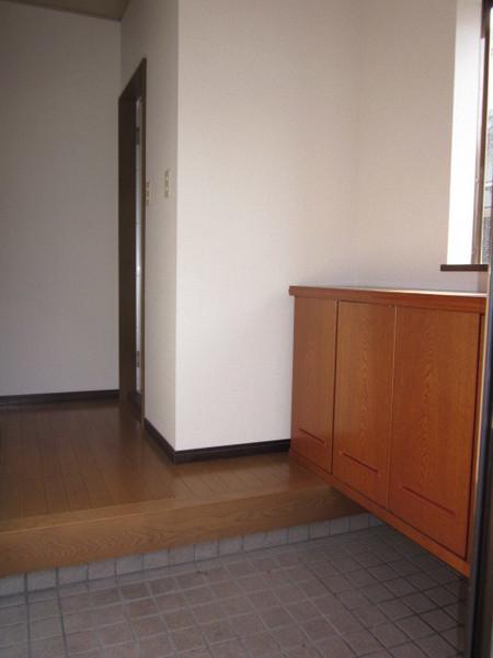 津市阿漕町津興一戸建 玄関