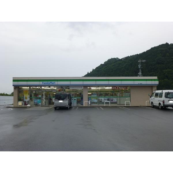 ファミリーマート津一志町店：924m