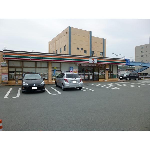 セブンイレブン津市上浜町3丁目店：942m