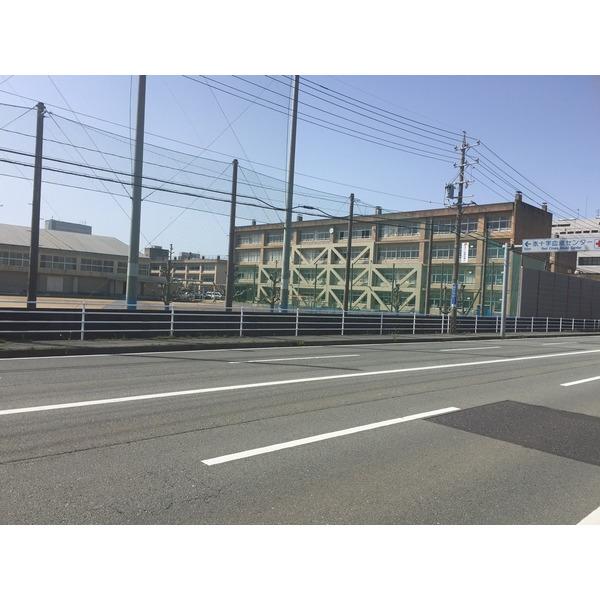 津市立橋北中学校：677m