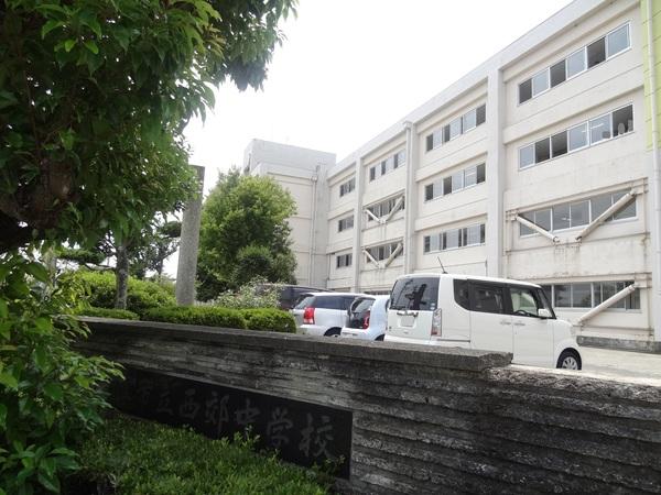 津市立西郊中学校：2289m