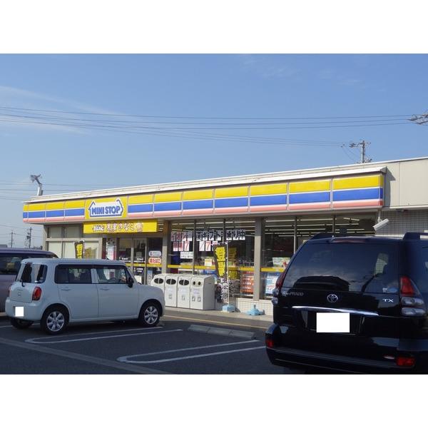 ミニストップ津県総合文化センター前店：391m