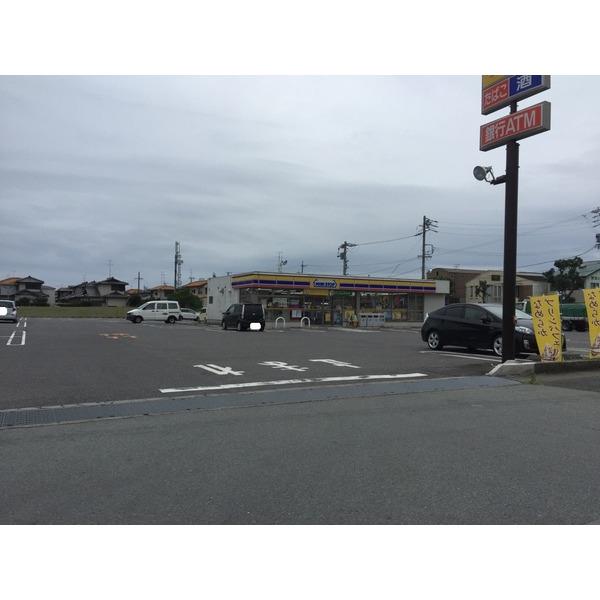 ミニストップ津白塚店：354m