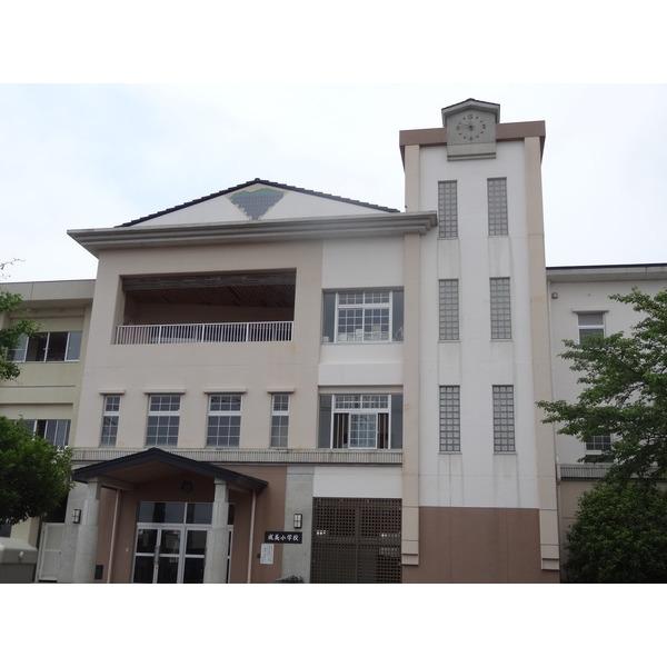 津市立成美小学校：1087m