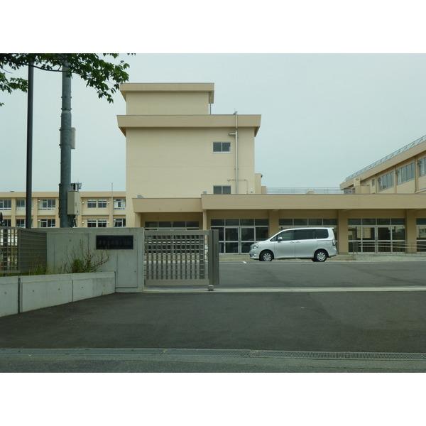 津市立白塚小学校：953m
