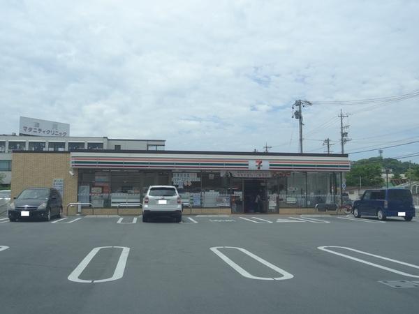 セブンイレブン津市藤方北店：250m