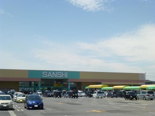 スーパーサンシ河芸店：954m