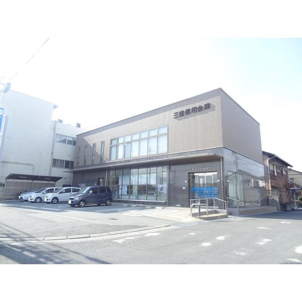 桑名三重信用金庫津支店：589m