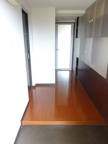 シャトーカワイ 玄関