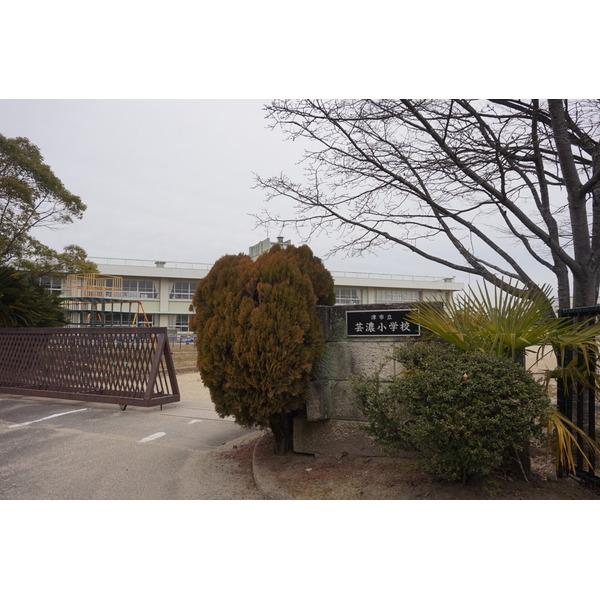 津市立芸濃小学校：646m
