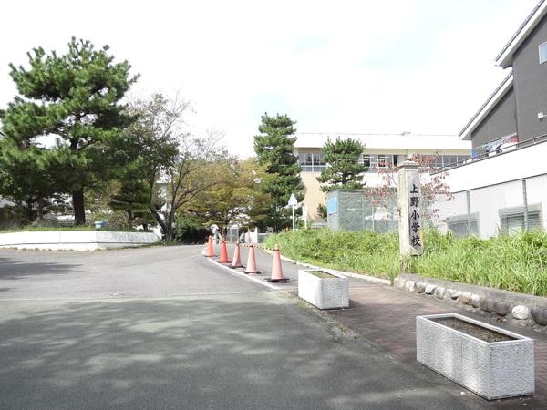 津市立上野小学校：1208m