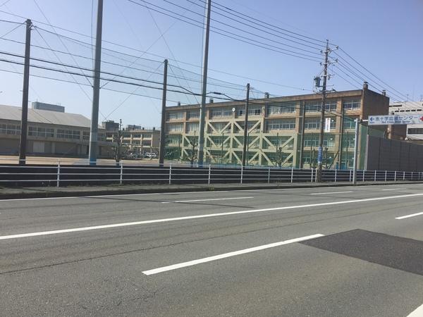 津市立橋北中学校：552m