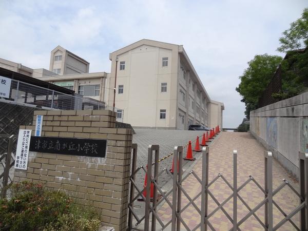 津市立南が丘小学校：265m