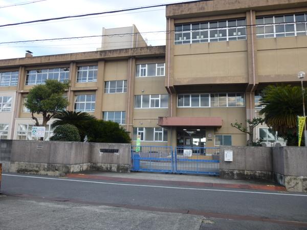 津市立育生小学校：375m
