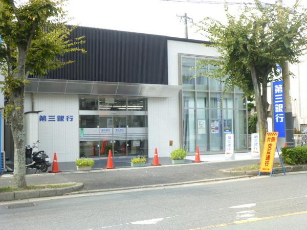 第三銀行津駅西支店：200m
