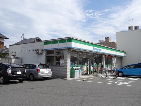 ファミリーマート津新町店：909m