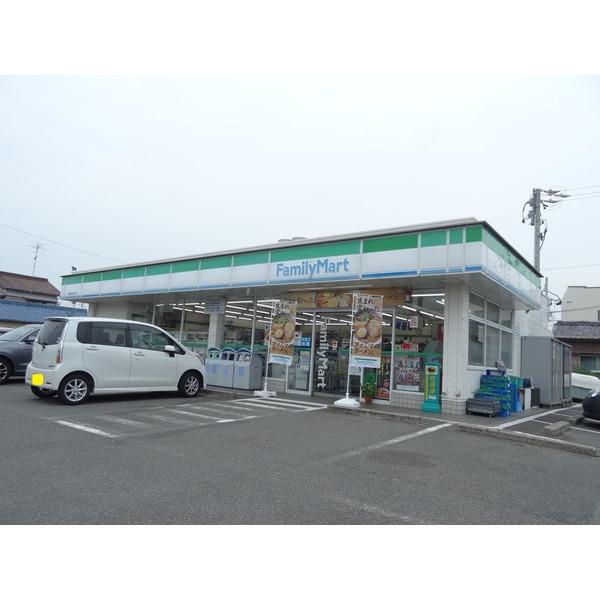 ファミリーマート結城神社前店：246m