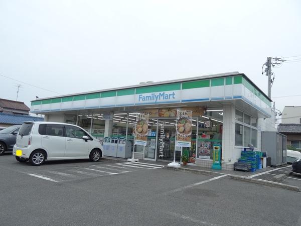 ファミリーマート津結城神社前店：474m