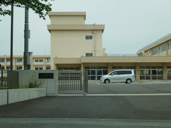 津市立白塚小学校：427m