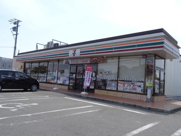セブンイレブン津市久居明神町店：523m