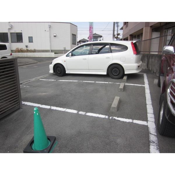 メゾンエスポア 駐車場