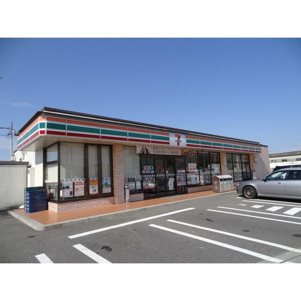セブンイレブン津市大里窪田町店：394m