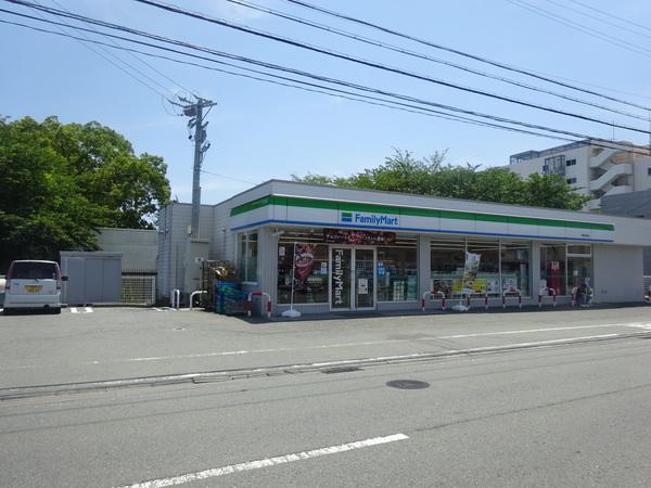 ファミリーマート津高茶屋店：388m