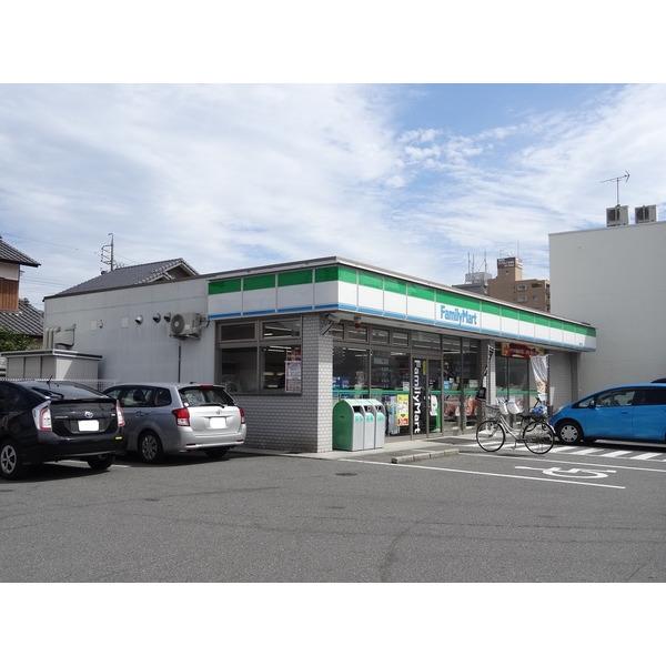 ファミリーマート津新町店：381m