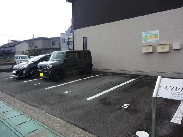 エクセルＴＳＵ 駐車場