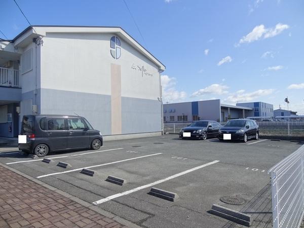 Surplusハイツローズ 駐車場