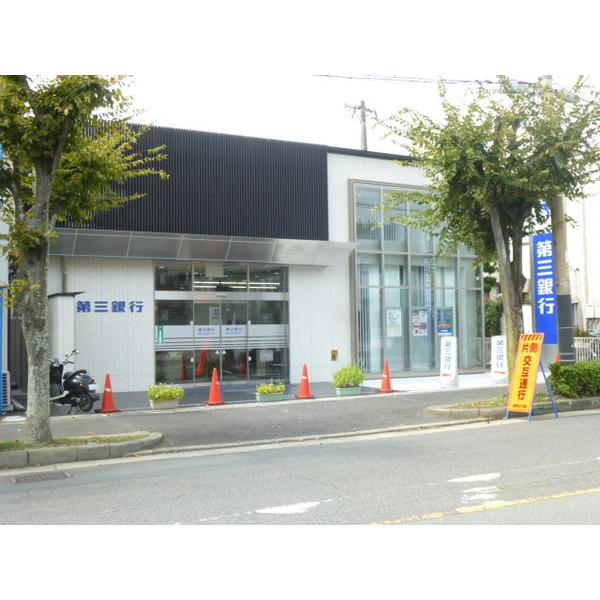 第三銀行津駅西支店：902m