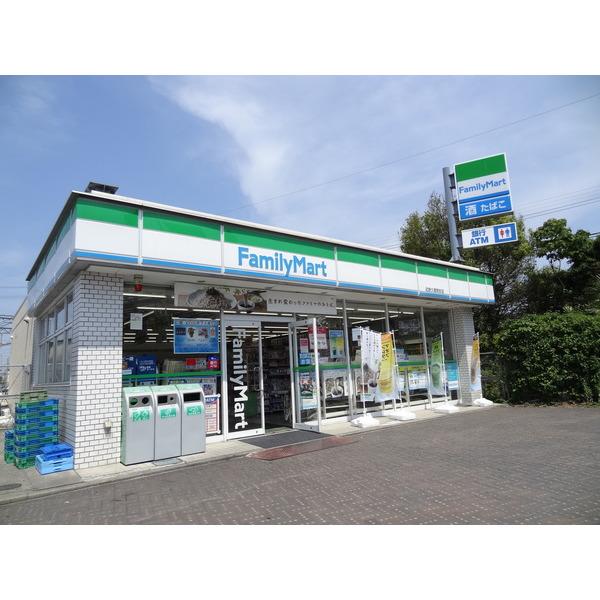 ファミリーマート近鉄久居駅前店：1173m