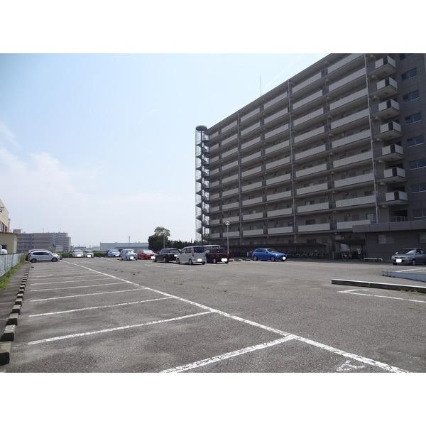 津ロードリーマンション 駐車場