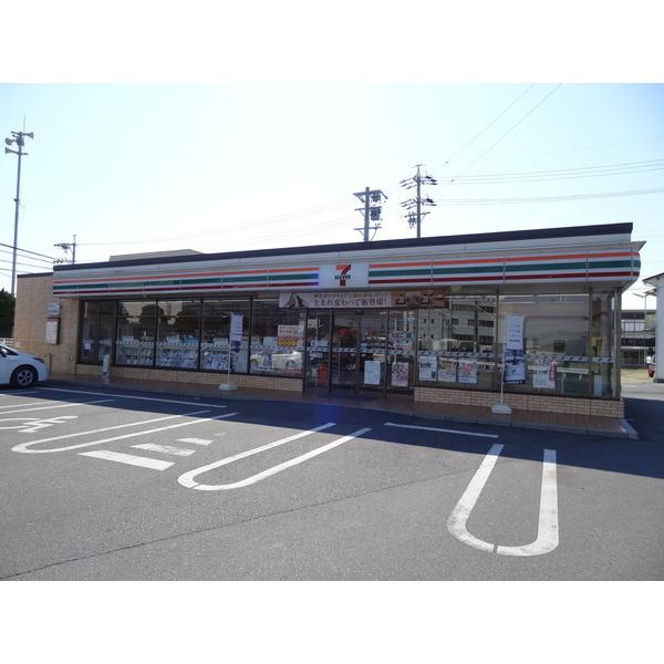セブンイレブン津市一身田中野店：236m