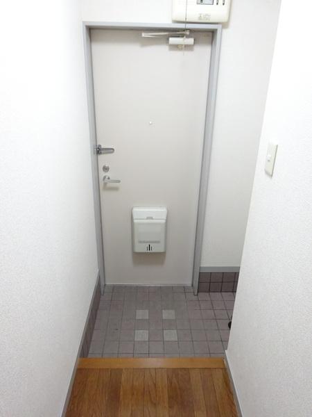 クィーンズコートＡＢＣＤ 玄関