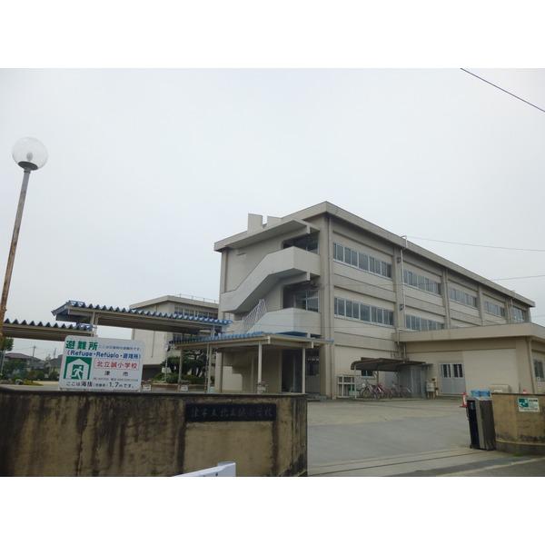 津市立北立誠小学校：1095m