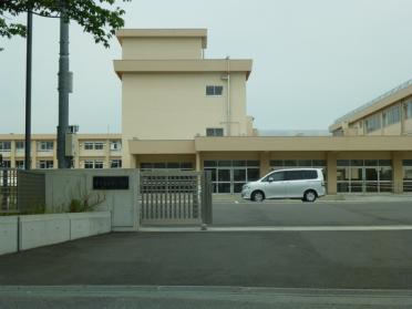 津市立白塚小学校：427m