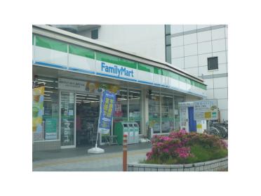 ファミリーマート津駅前店：85m