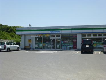 ファミリーマート津岩田店：597m