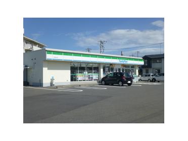 ファミリーマート久居北口店：135m