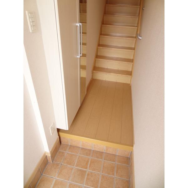 パインテール ヴィレッジ A棟 玄関