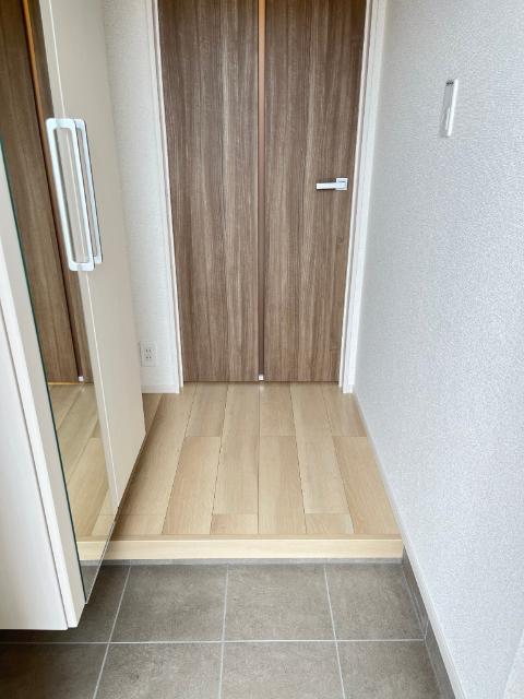 ラルース　B棟 玄関