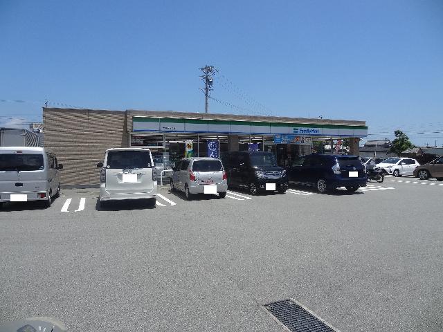 ファミリーマート芸濃店：200m