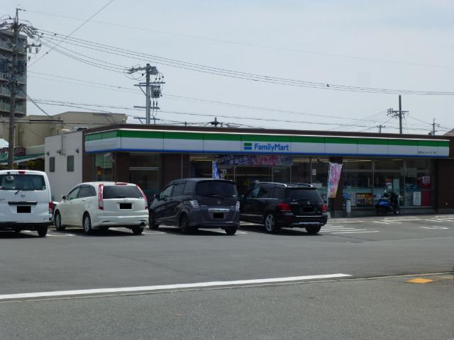 ファミリーマート津市ヨットハーバー店：428m
