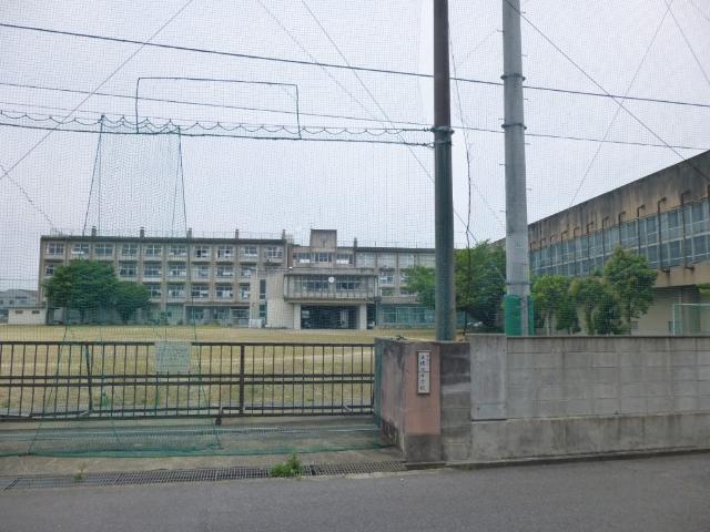 津市立東橋内中学校：364m