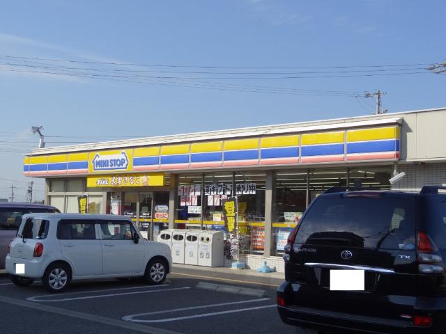 ミニストップ津県総合文化センター前店：868m