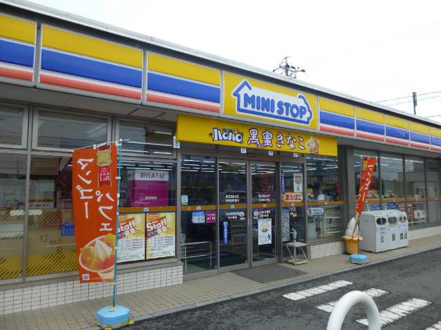 ミニストップ津栗真町屋店：517m